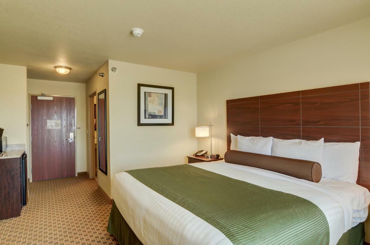 Cobblestone Inn & Suites-Kersey Zewnętrze zdjęcie